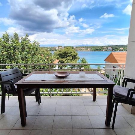 Ceratonia Apartments Loviste Ngoại thất bức ảnh