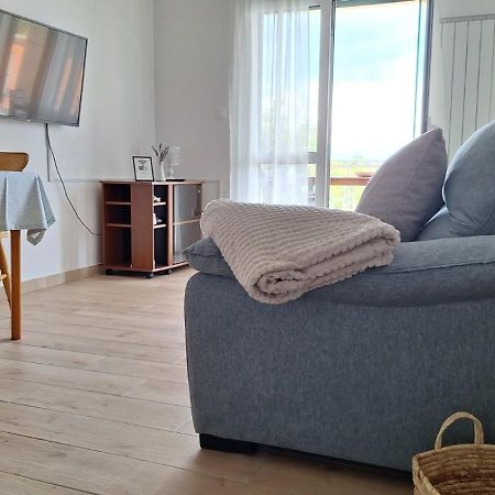 Ceratonia Apartments Loviste Ngoại thất bức ảnh