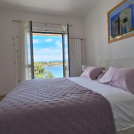 Ceratonia Apartments Loviste Ngoại thất bức ảnh