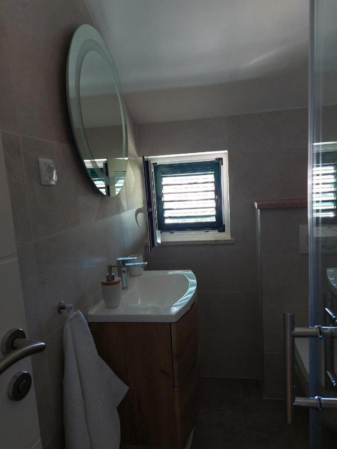 Ceratonia Apartments Loviste Ngoại thất bức ảnh