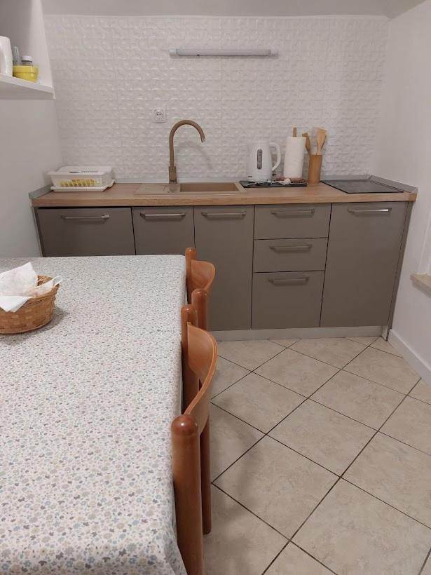 Ceratonia Apartments Loviste Ngoại thất bức ảnh