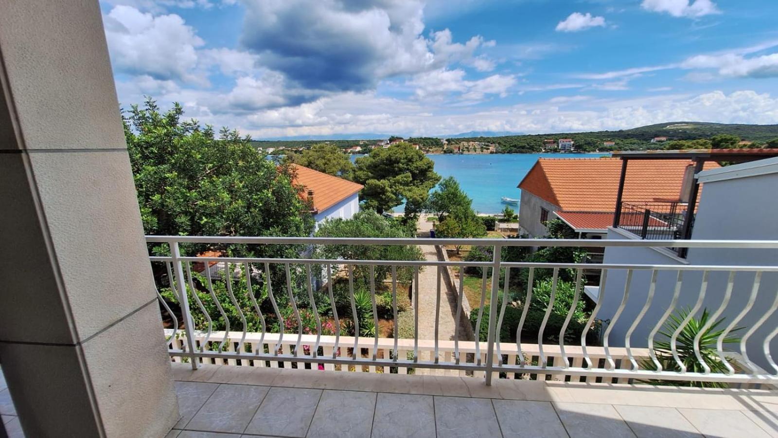 Ceratonia Apartments Loviste Ngoại thất bức ảnh