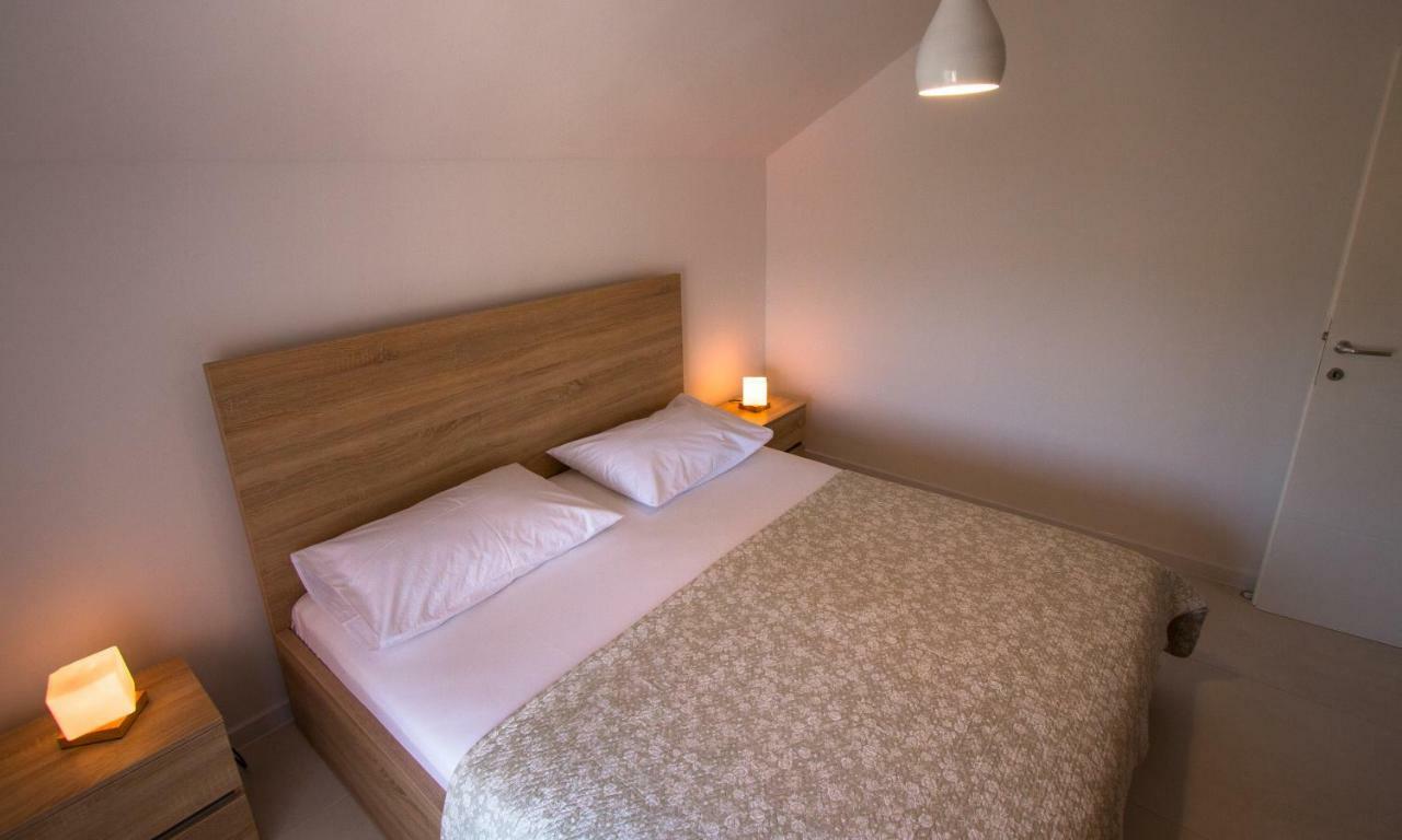 Ceratonia Apartments Loviste Ngoại thất bức ảnh